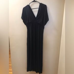 Long plus black dress! Available in a 2x and 1x